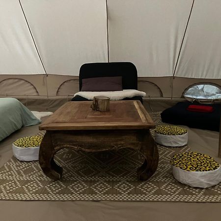Grande Tente Tipi En Pleine Foret Burzet Exteriör bild