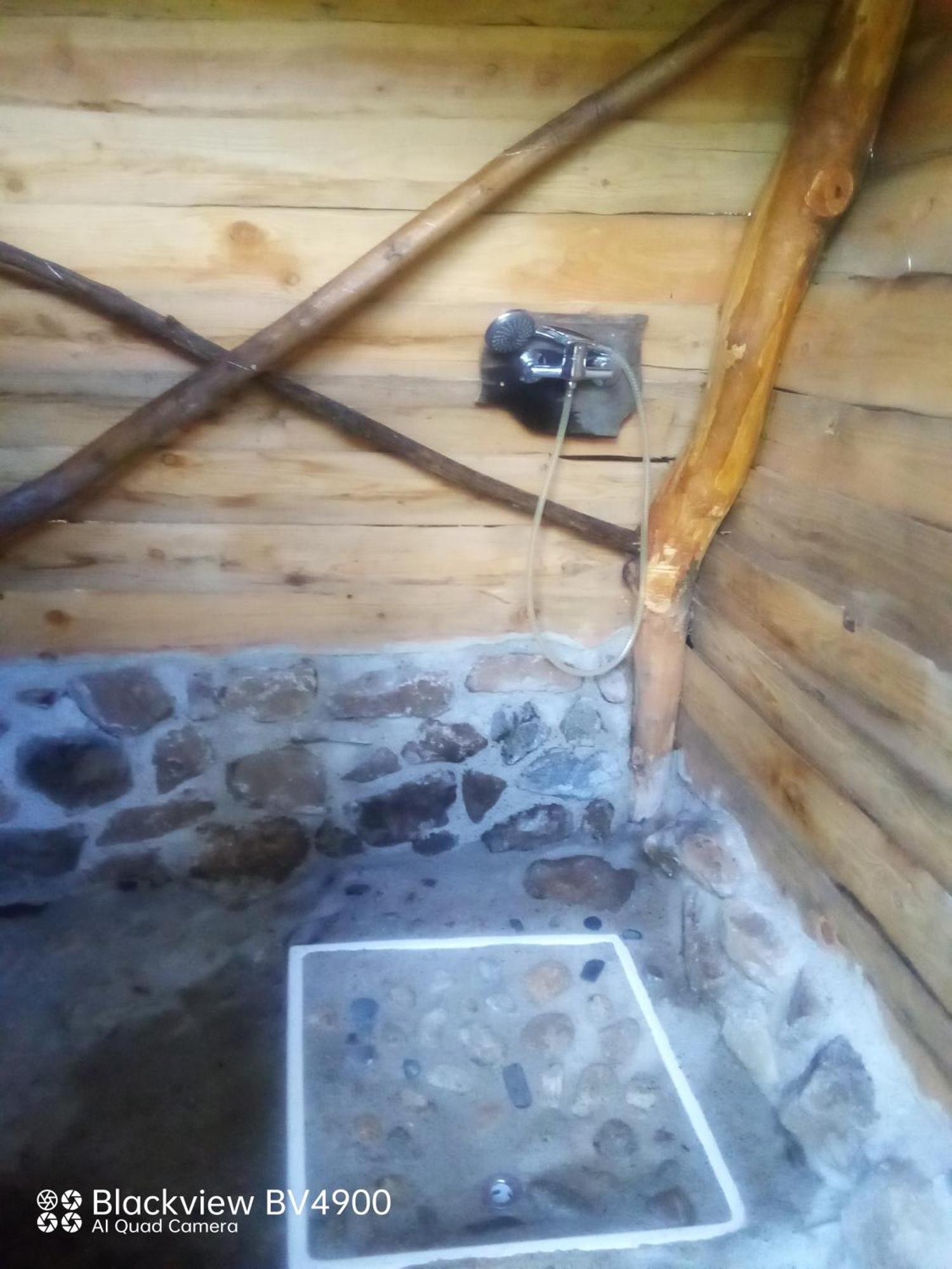 Grande Tente Tipi En Pleine Foret Burzet Exteriör bild
